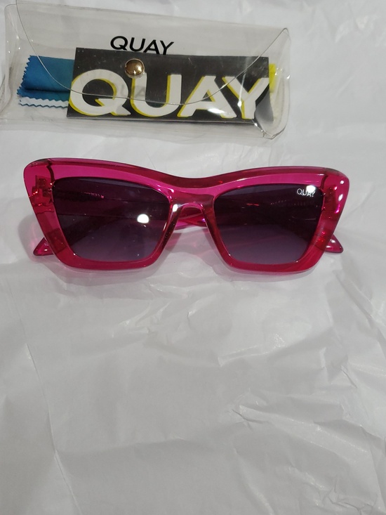 QUAY On The Radio‎ dark pink cat eye Sunglasses brand new main image 4
